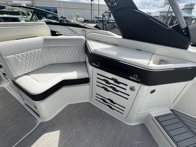 Slide: The Image of Sea Ray 310 SLX OUTBOARD 2019 - 23