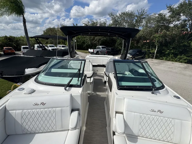 Slide: The Image of Sea Ray 310 SLX OUTBOARD 2019 - 27