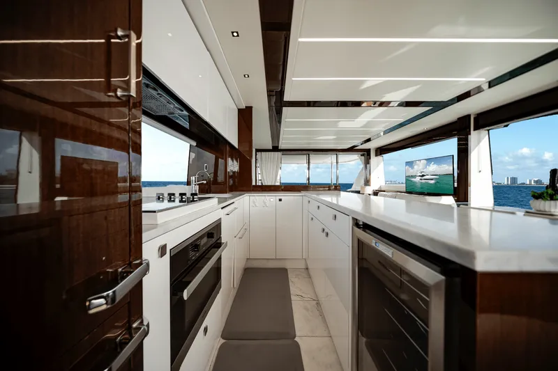 Slide: The Image of Sunseeker 76 YACHT 2019 - 24