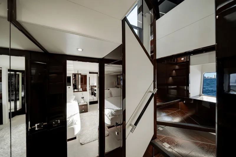 Slide: The Image of Sunseeker 76 YACHT 2019 - 30