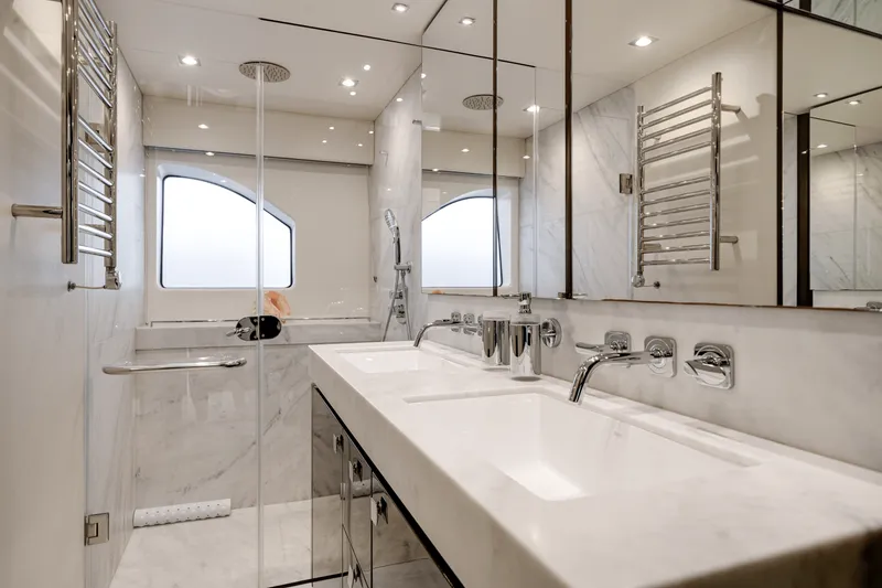 Slide: The Image of Sunseeker 76 YACHT 2019 - 36