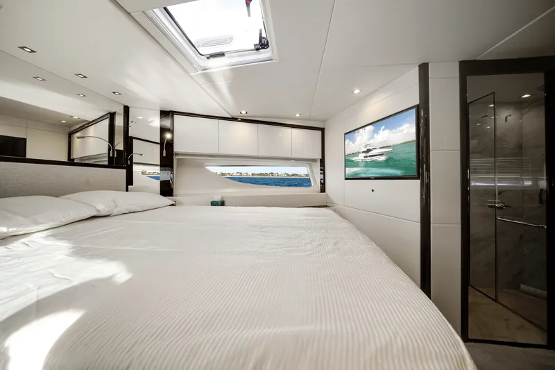 Slide: The Image of Sunseeker 76 YACHT 2019 - 41
