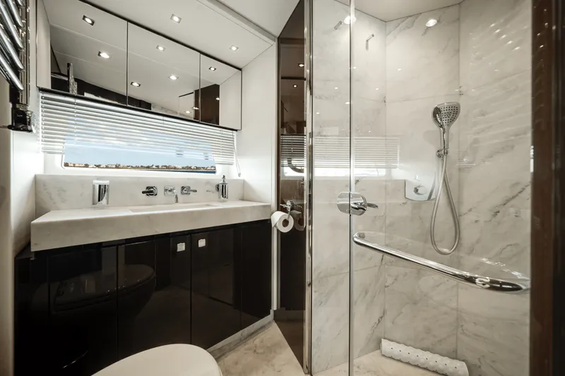 Slide: The Image of Sunseeker 76 YACHT 2019 - 42