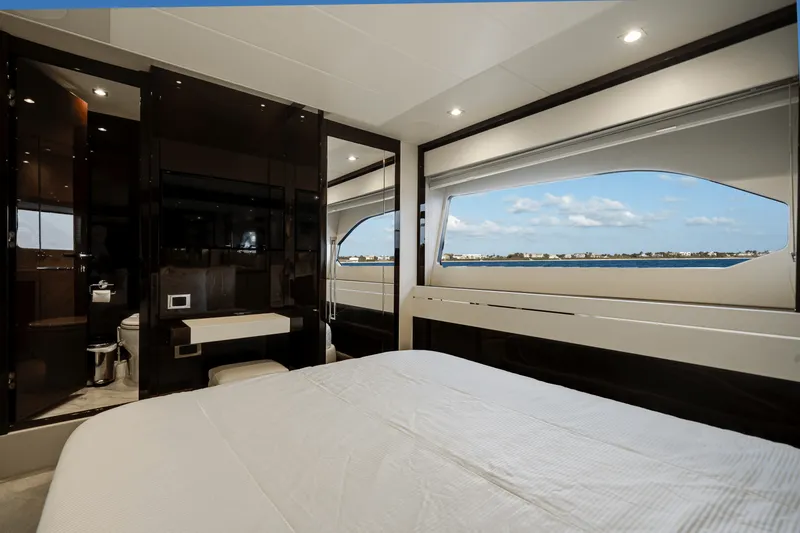 Slide: The Image of Sunseeker 76 YACHT 2019 - 47