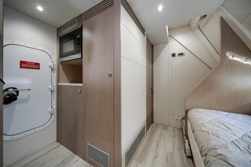 Slide: The Image of Sunseeker 76 YACHT 2019 - 51