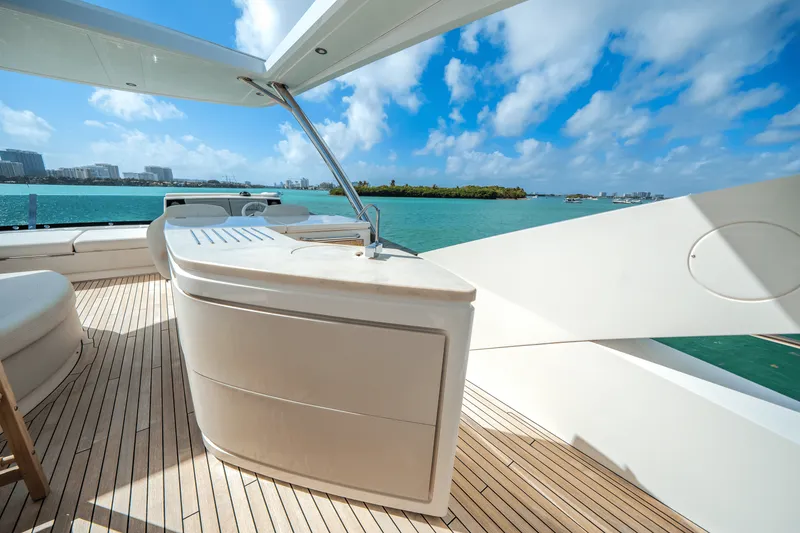 Slide: The Image of Sunseeker 76 YACHT 2019 - 58