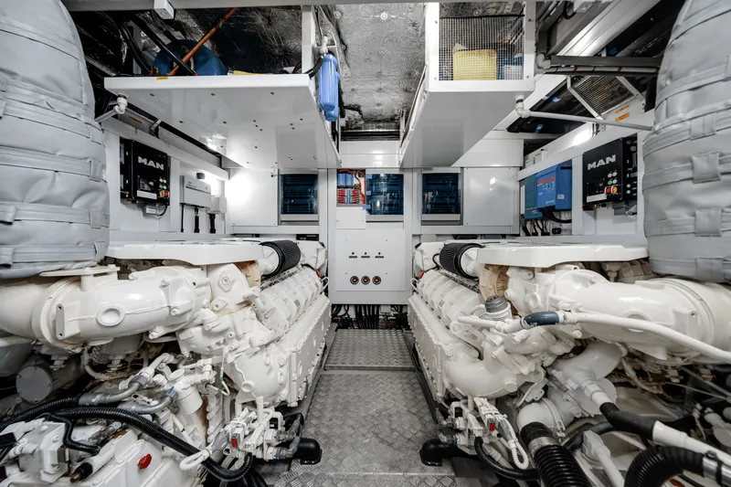 Slide: The Image of Sunseeker 76 YACHT 2019 - 65