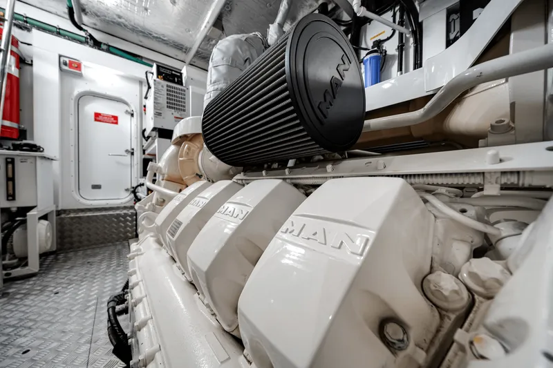 Slide: The Image of Sunseeker 76 YACHT 2019 - 67