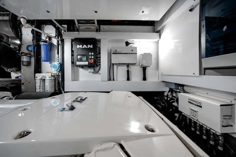 Slide: The Image of Sunseeker 76 YACHT 2019 - 68