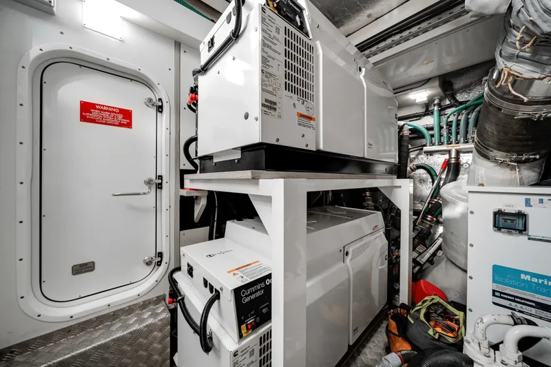 Slide: The Image of Sunseeker 76 YACHT 2019 - 69