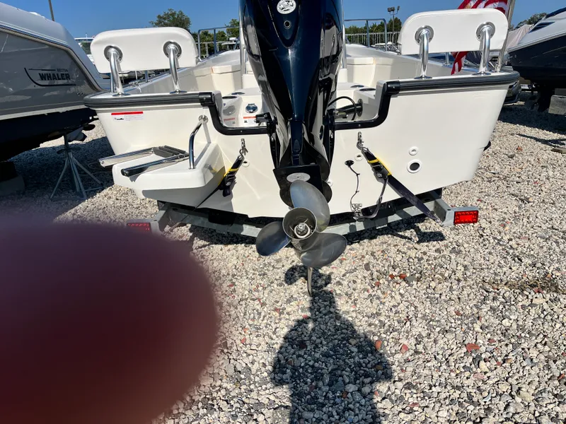 Slide: The Image of Boston Whaler 190 MONTAUK 2014 - 1