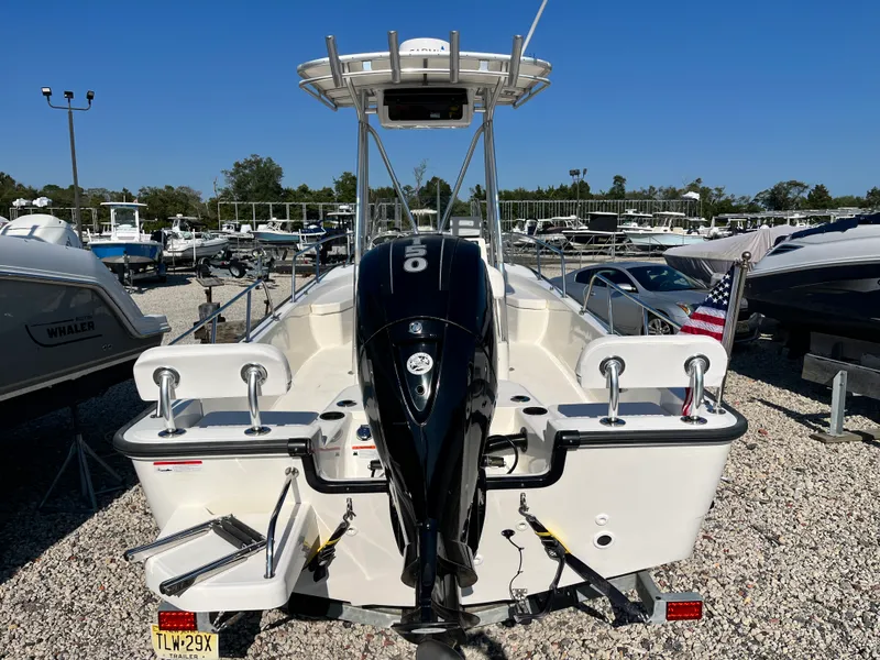 Slide: The Image of Boston Whaler 190 MONTAUK 2014 - 2