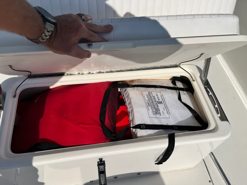 Slide: The Image of Boston Whaler 190 MONTAUK 2014 - 4