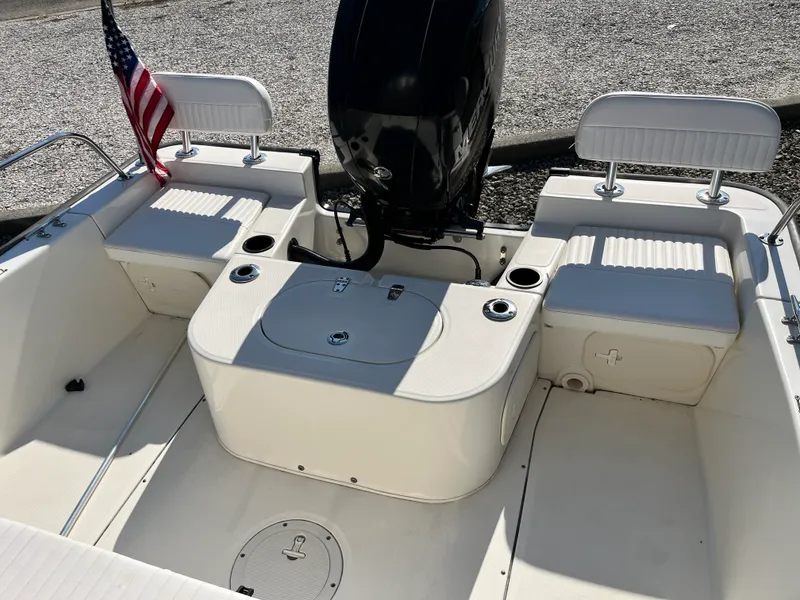 Slide: The Image of Boston Whaler 190 MONTAUK 2014 - 5