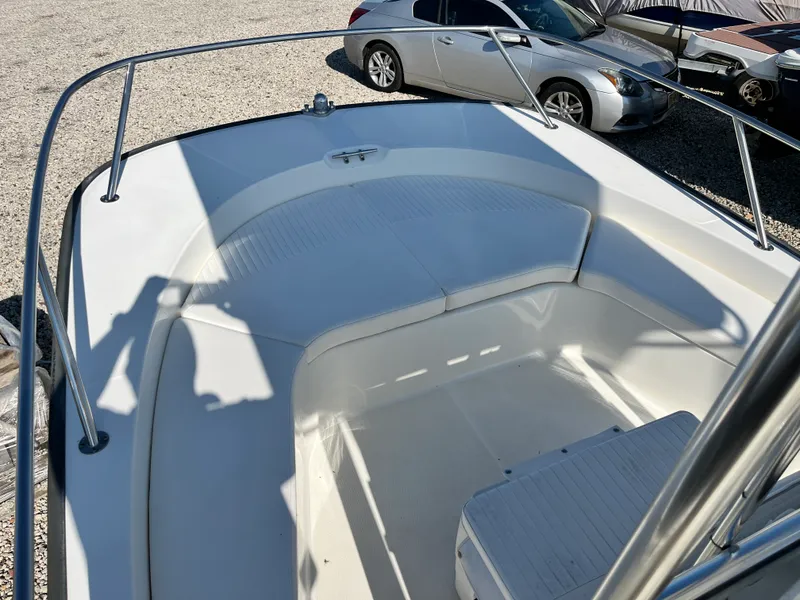 Slide: The Image of Boston Whaler 190 MONTAUK 2014 - 6