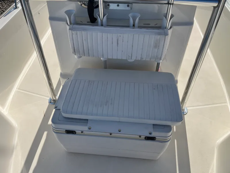 Slide: The Image of Boston Whaler 190 MONTAUK 2014 - 7