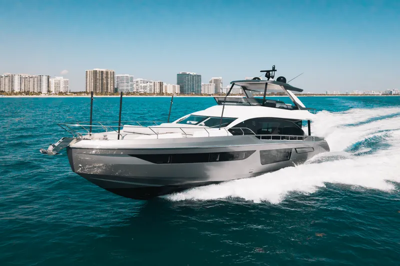 Slide: The Image of Azimut 68 FLY 2023 - 0