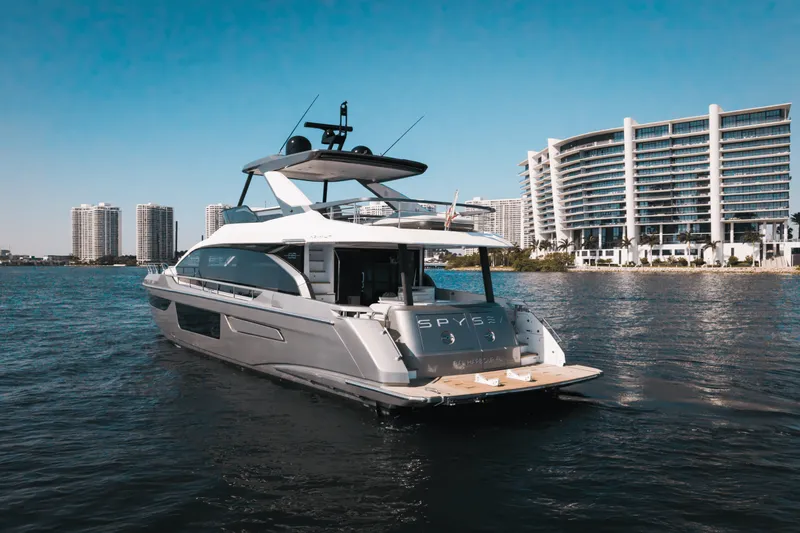 Slide: The Image of Azimut 68 FLY 2023 - 10