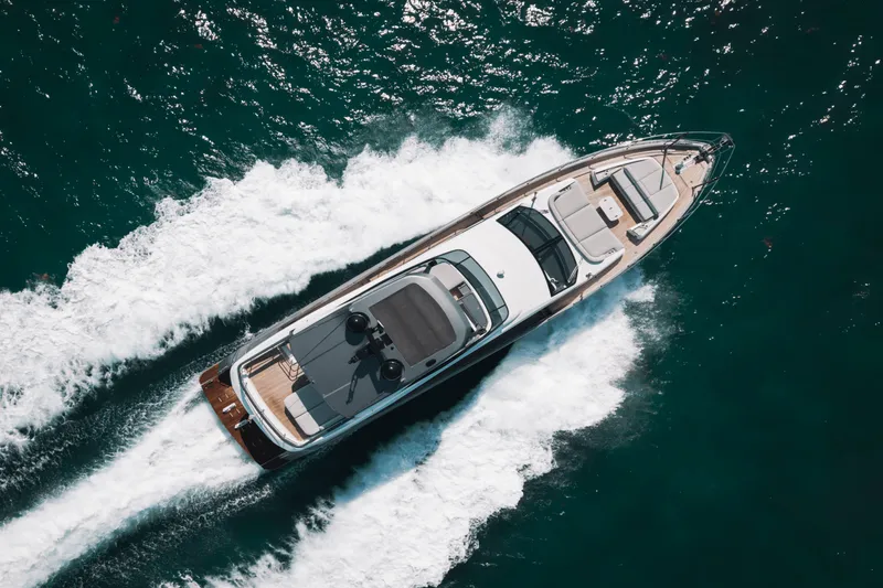 Slide: The Image of Azimut 68 FLY 2023 - 12