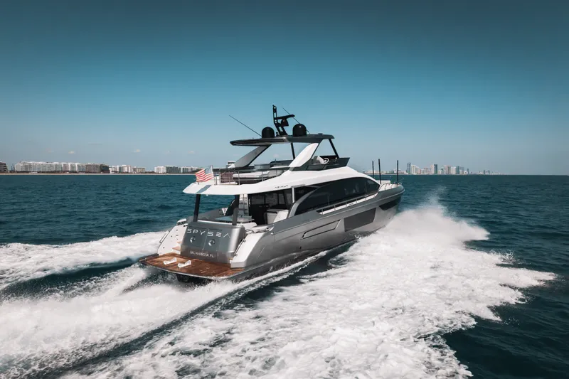 Slide: The Image of Azimut 68 FLY 2023 - 13