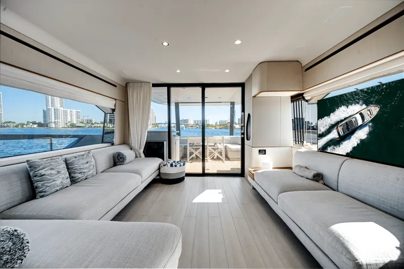 Slide: The Image of Azimut 68 FLY 2023 - 23