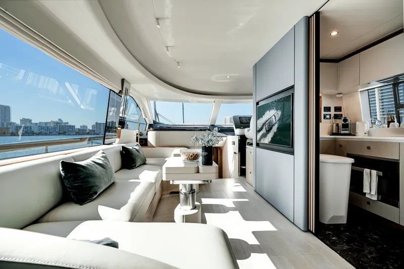 Slide: The Image of Azimut 68 FLY 2023 - 25