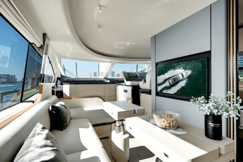Slide: The Image of Azimut 68 FLY 2023 - 26