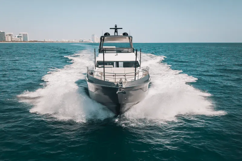 Slide: The Image of Azimut 68 FLY 2023 - 3