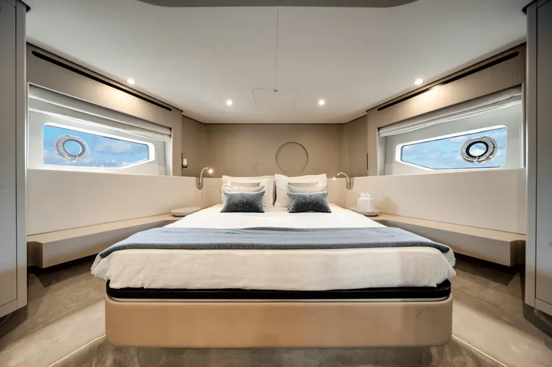 Slide: The Image of Azimut 68 FLY 2023 - 30