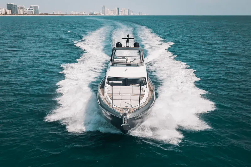 Slide: The Image of Azimut 68 FLY 2023 - 4