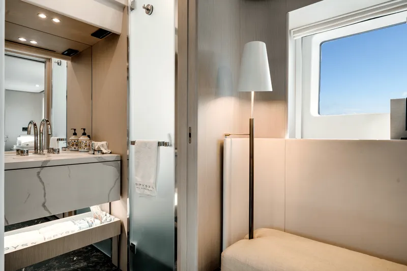 Slide: The Image of Azimut 68 FLY 2023 - 41