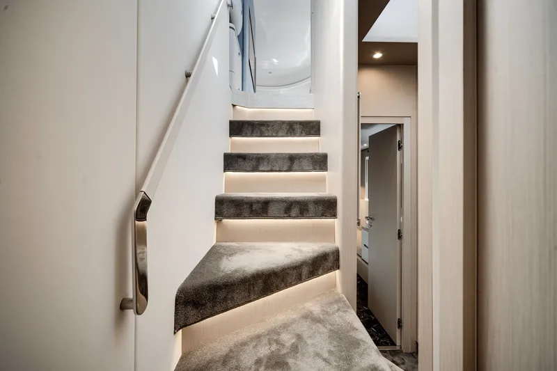 Slide: The Image of Azimut 68 FLY 2023 - 46