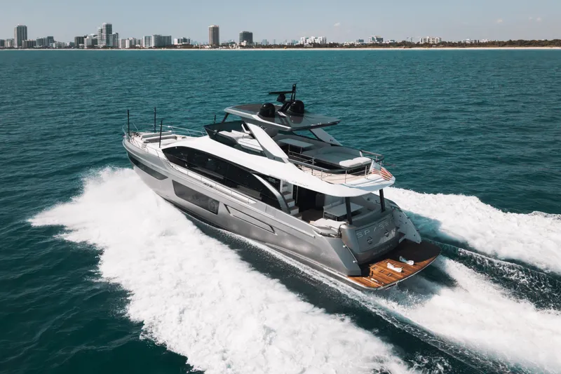 Slide: The Image of Azimut 68 FLY 2023 - 5