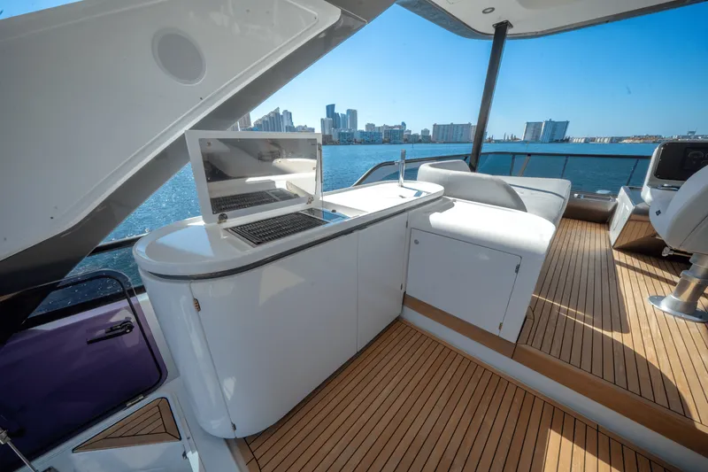 Slide: The Image of Azimut 68 FLY 2023 - 53