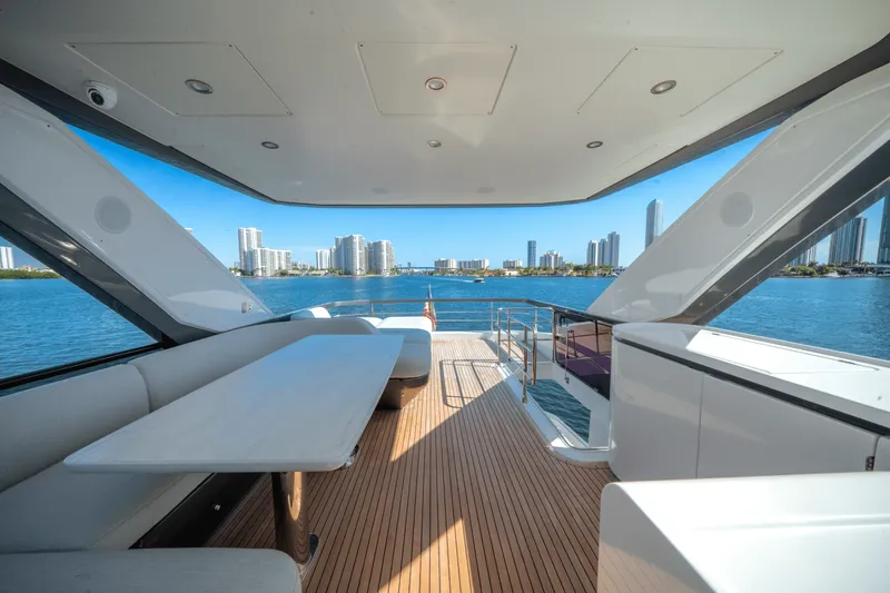 Slide: The Image of Azimut 68 FLY 2023 - 56