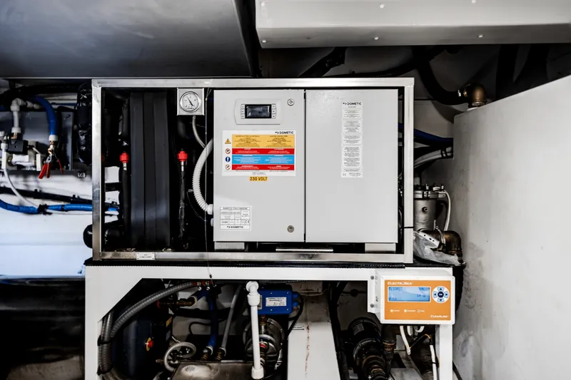 Slide: The Image of Azimut 68 FLY 2023 - 63