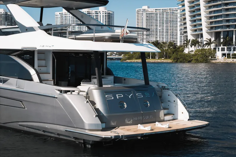 Slide: The Image of Azimut 68 FLY 2023 - 9