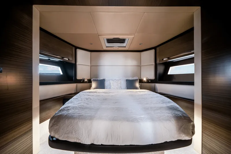 Slide: The Image of Azimut 55S 2017 - 20