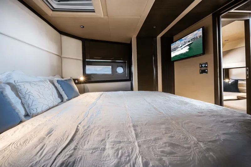 Slide: The Image of Azimut 55S 2017 - 21