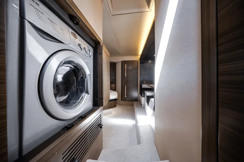 Slide: The Image of Azimut 55S 2017 - 30