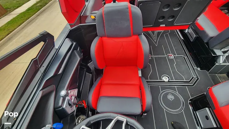 Slide: The Image of Captain's Chair - 13281235