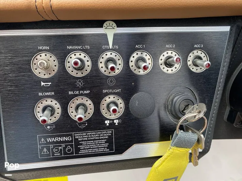 Slide: The Image of Four Winns Vista 255 2018 - 13534621