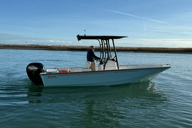 Slide: The Image of Boston Whaler 190 Montauk 2025 - 1