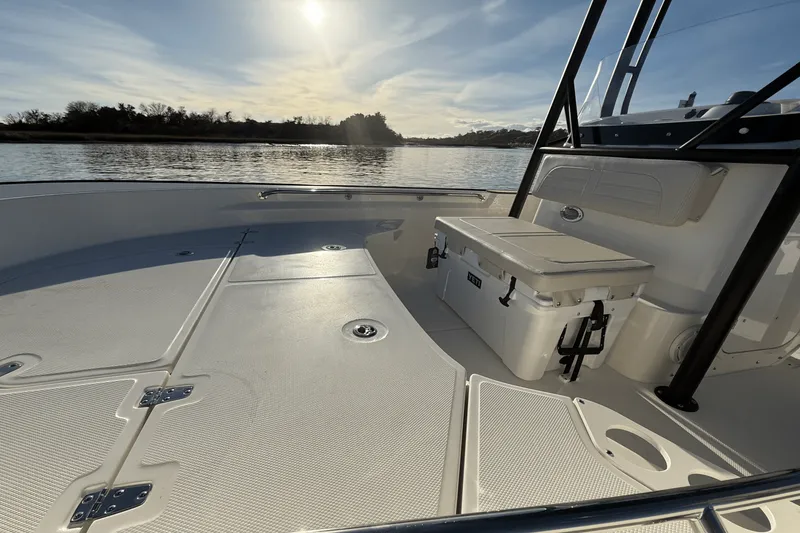 Slide: The Image of Boston Whaler 190 Montauk 2025 - 11