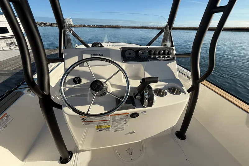 Slide: The Image of Boston Whaler 190 Montauk 2025 - 13