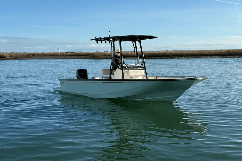 Slide: The Image of Boston Whaler 190 Montauk 2025 - 2