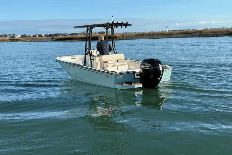 Slide: The Image of Boston Whaler 190 Montauk 2025 - 5