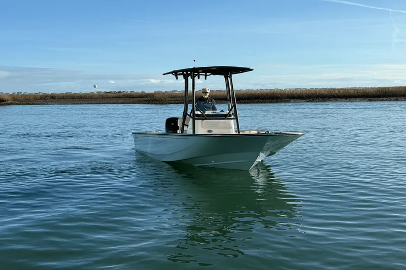 Slide: The Image of Boston Whaler 190 Montauk 2025 - 8