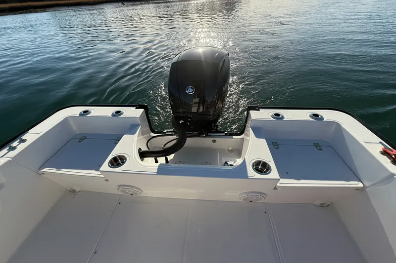 Slide: The Image of Boston Whaler 190 Montauk 2025 - 9