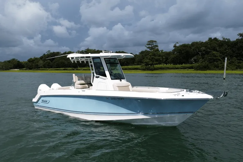 Slide: The Image of Boston Whaler 250 OUTRAGE 2024 - 2